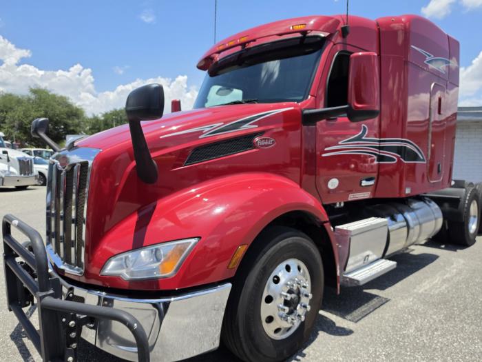 2022 Peterbilt 579-0