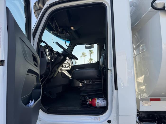 2027 Peterbilt 537-17