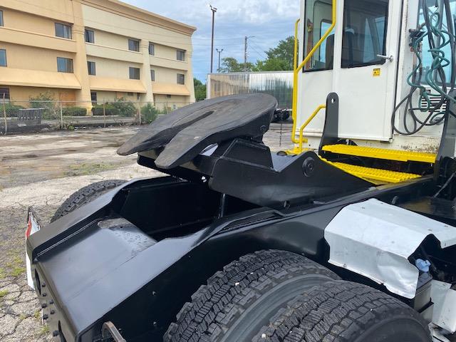 2017 AutoCar ACTT42-7