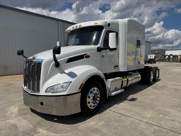 2022 Peterbilt 579-0
