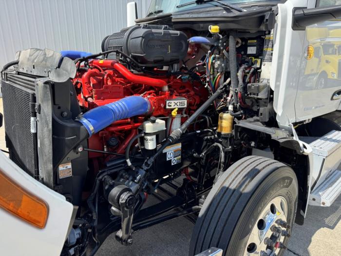 2022 Peterbilt 579-8