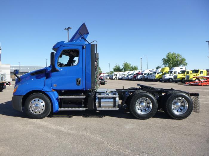 2020 Freightliner Cascadia-1