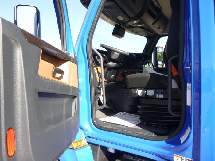2020 Freightliner Cascadia-10