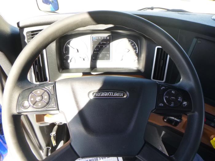 2020 Freightliner Cascadia-16