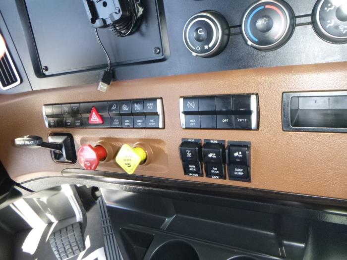 2020 Freightliner Cascadia-18