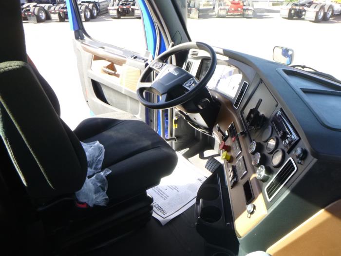 2020 Freightliner Cascadia-21