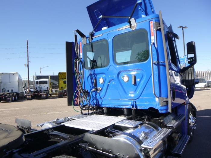 2020 Freightliner Cascadia-33