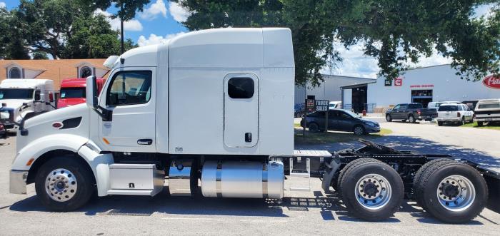 2022 Peterbilt 579-8