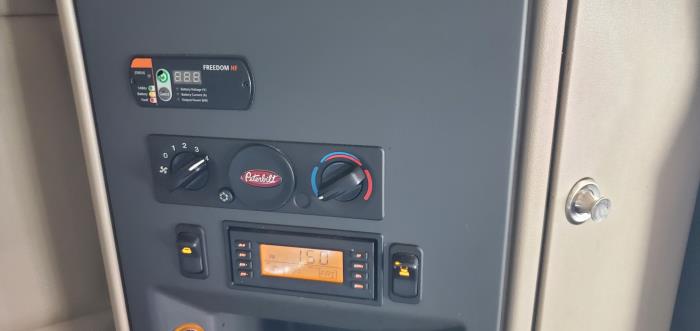 2022 Peterbilt 579-18