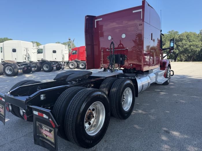 2023 Peterbilt 579-8