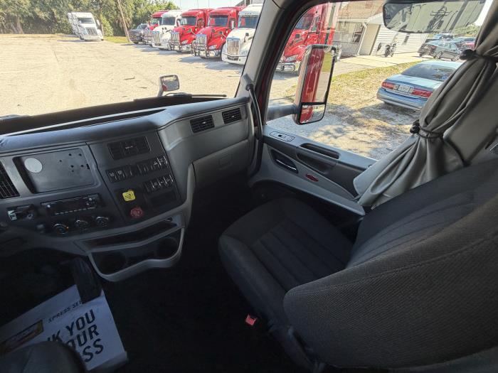 2023 Peterbilt 579-28