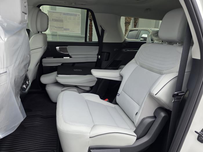 2026 Ford Expedition-21