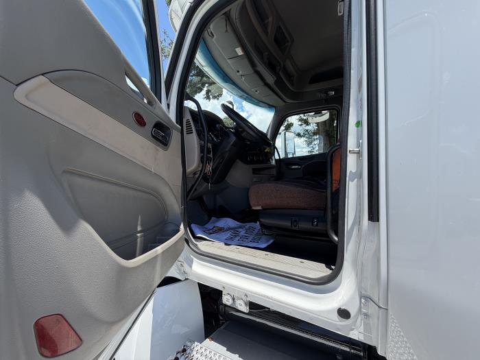 2022 Peterbilt 579-13