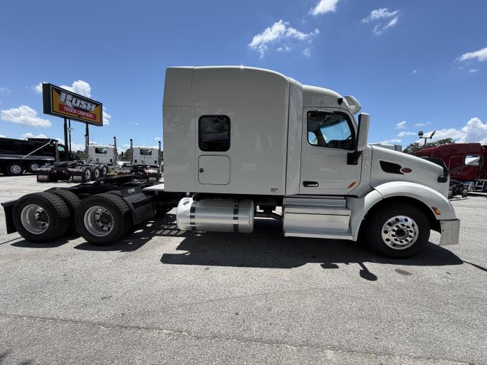 2022 Peterbilt 579-8