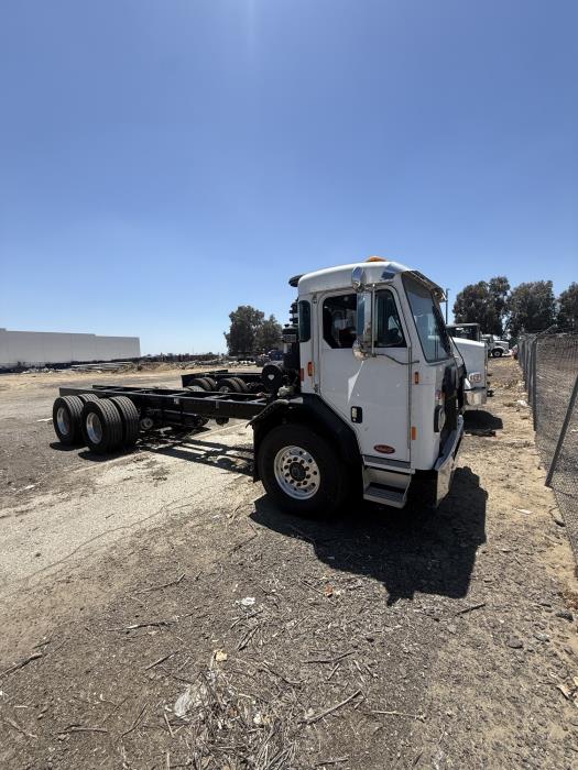 2025 Peterbilt 520-1