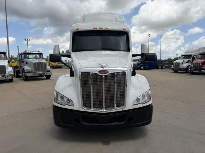 2022 Peterbilt 579-8