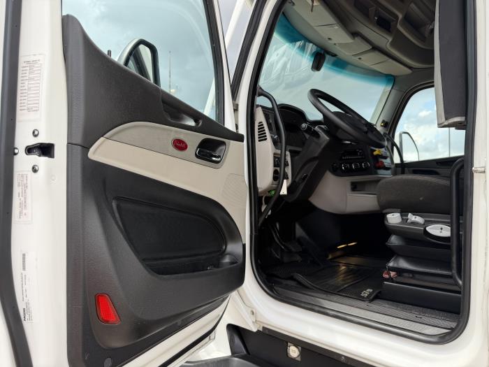 2022 Peterbilt 579-24