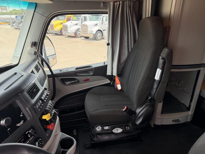 2022 Peterbilt 579-25