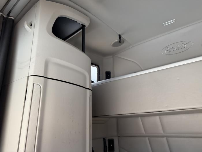 2022 Peterbilt 579-28