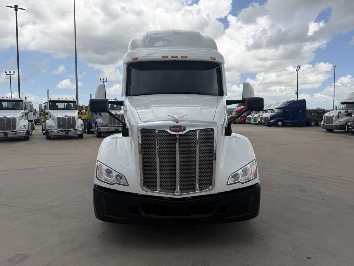2022 Peterbilt 579-8
