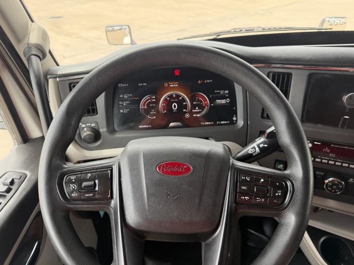 2022 Peterbilt 579-37