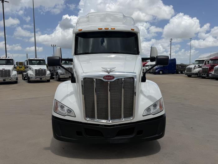 2022 Peterbilt 579-8