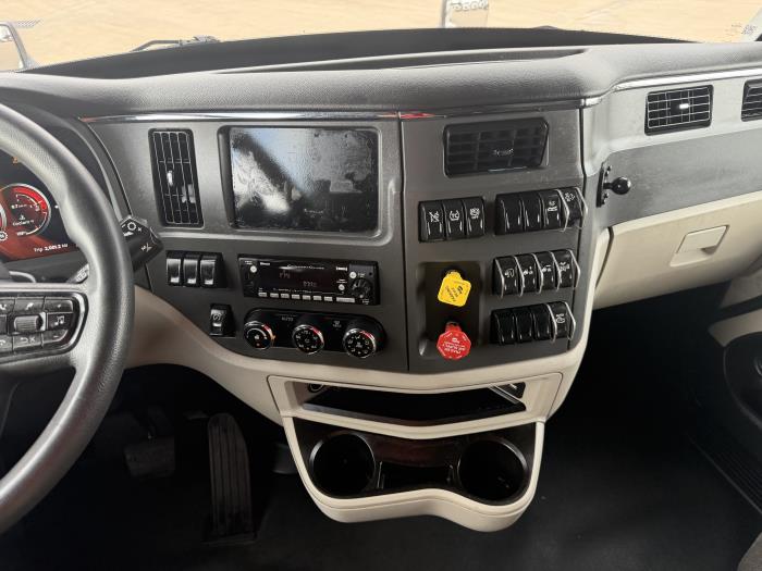 2022 Peterbilt 579-37