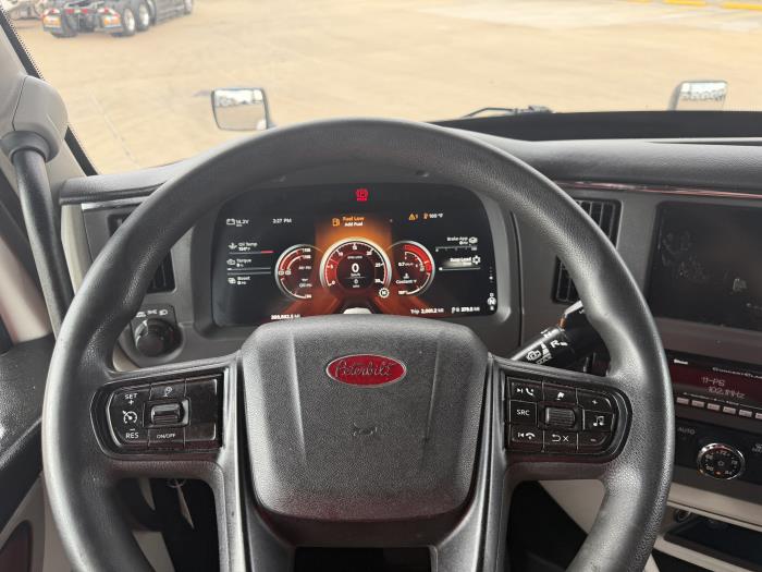 2022 Peterbilt 579-38
