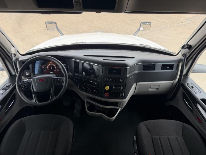 2022 Peterbilt 579-35