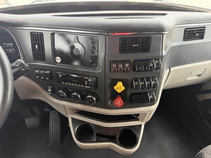 2022 Peterbilt 579-37