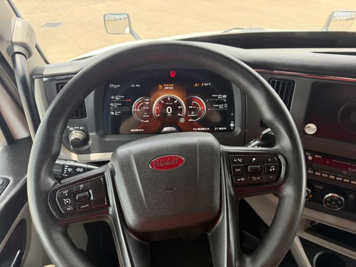 2022 Peterbilt 579-38