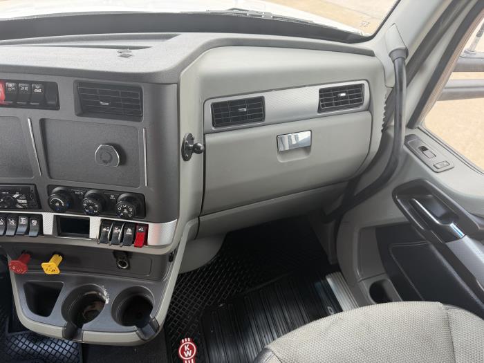 2021 Kenworth T680-32