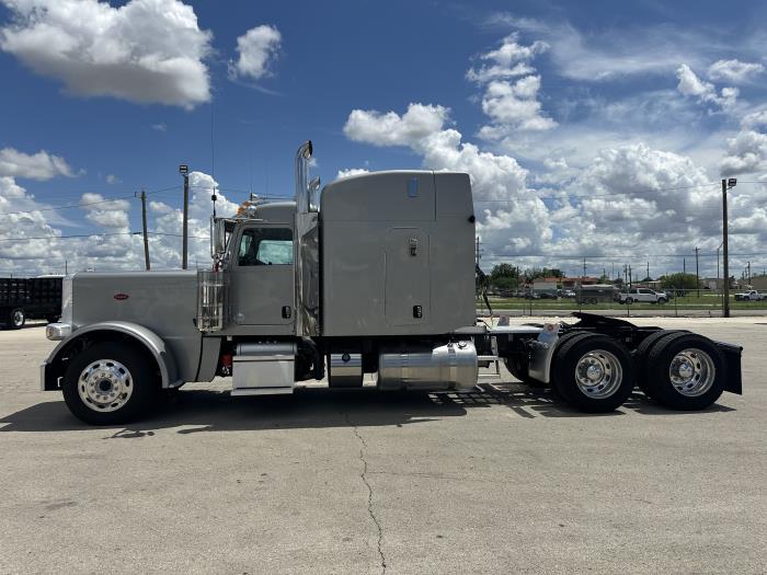 2020 Peterbilt 389-1