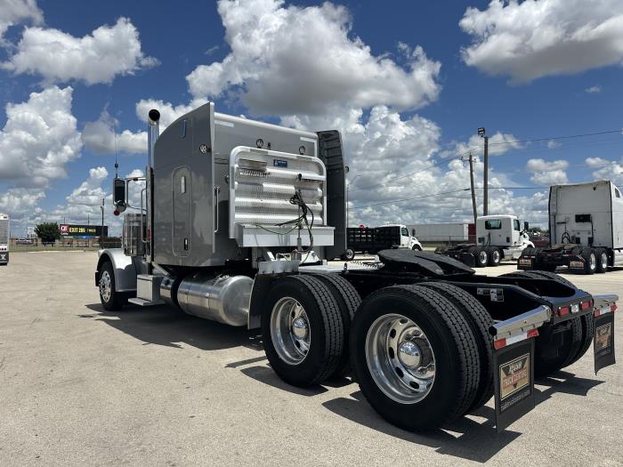 2020 Peterbilt 389-2