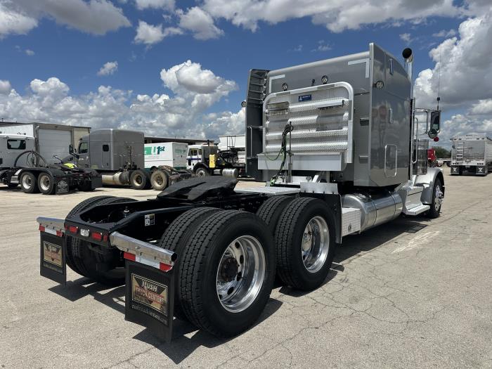 2020 Peterbilt 389-4