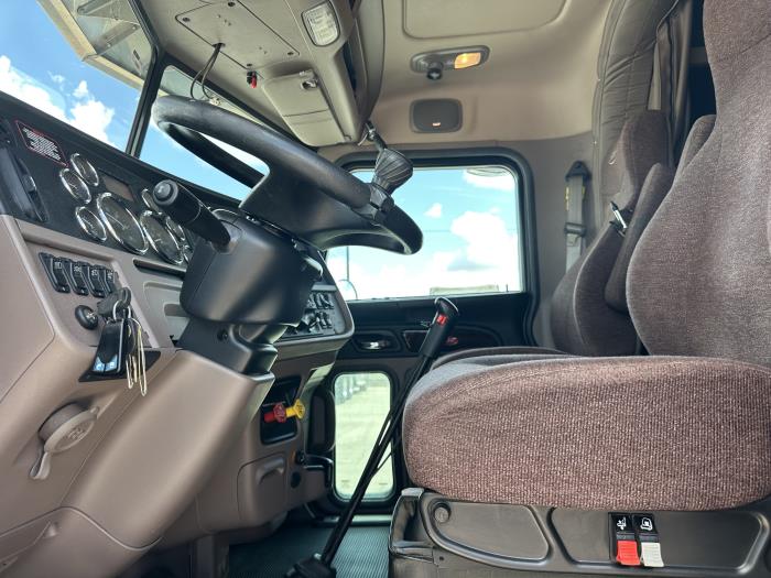 2020 Peterbilt 389-6