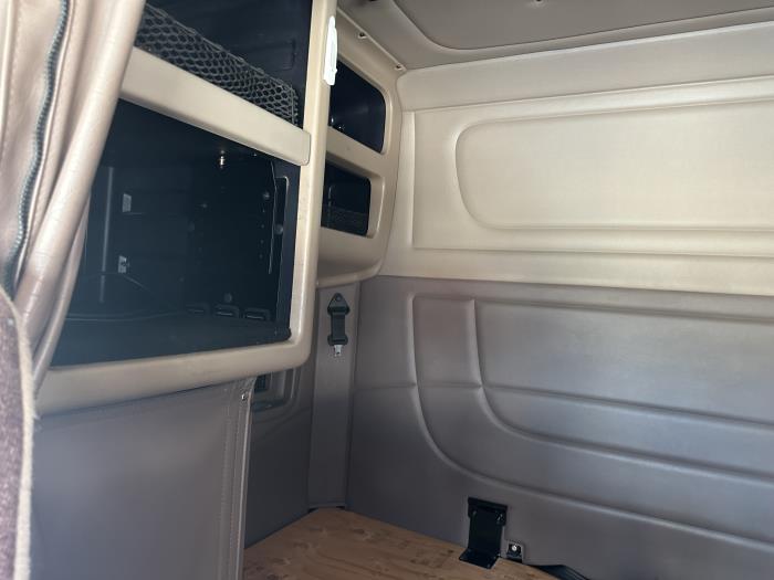 2020 Peterbilt 389-8