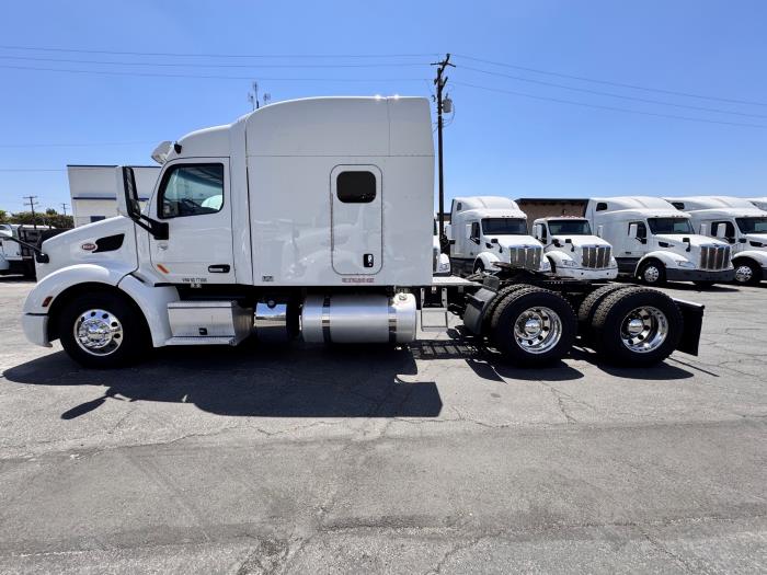 2022 Peterbilt 579-8