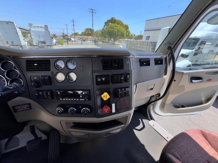 2022 Peterbilt 579-17
