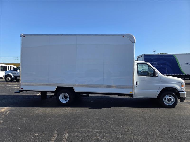 New 2027 Ford E-350 - photo 6