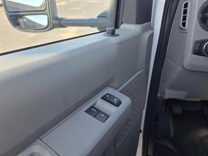 New 2027 Ford E-350 - photo 11