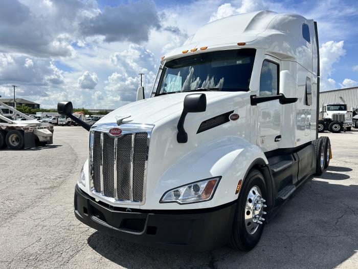 2022 Peterbilt 579-0