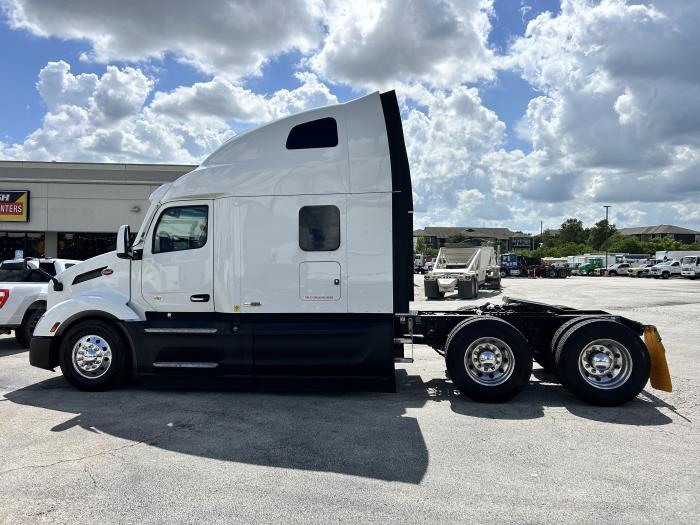 2022 Peterbilt 579-5