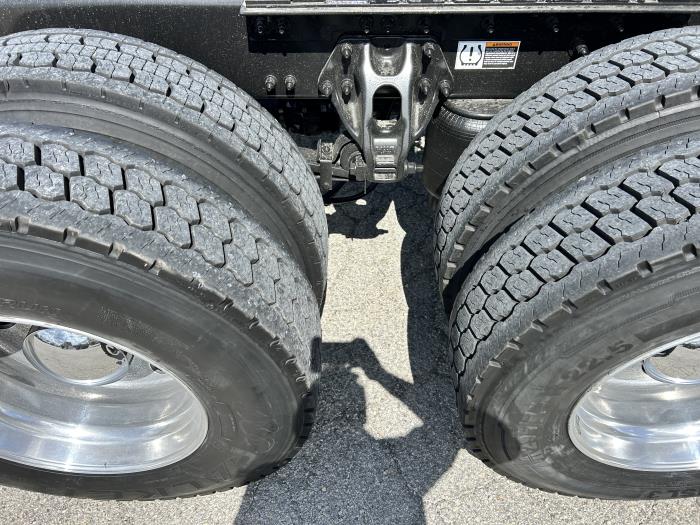 2022 Peterbilt 579-8