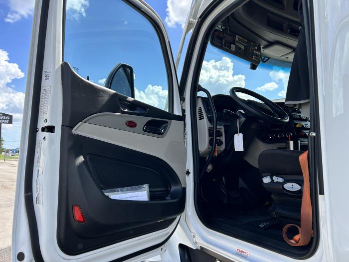 2022 Peterbilt 579-18