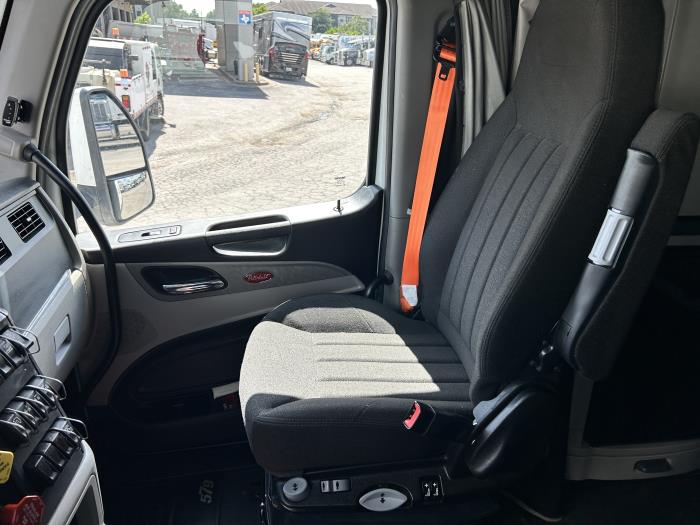 2022 Peterbilt 579-24