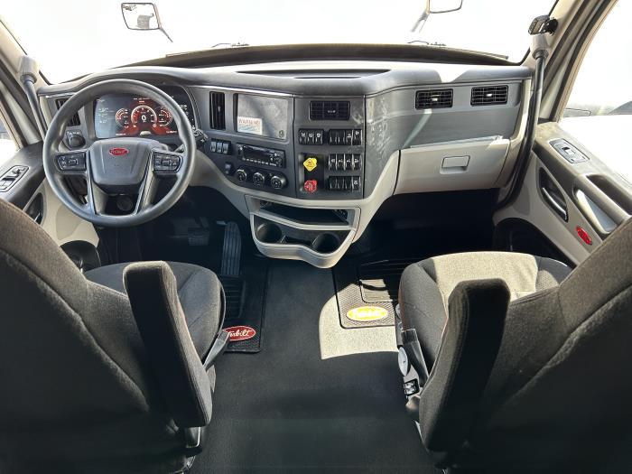 2022 Peterbilt 579-30