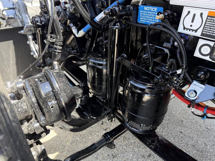 2027 Peterbilt 589-17