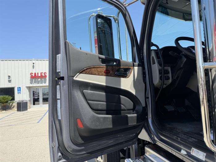 2027 Peterbilt 589-18