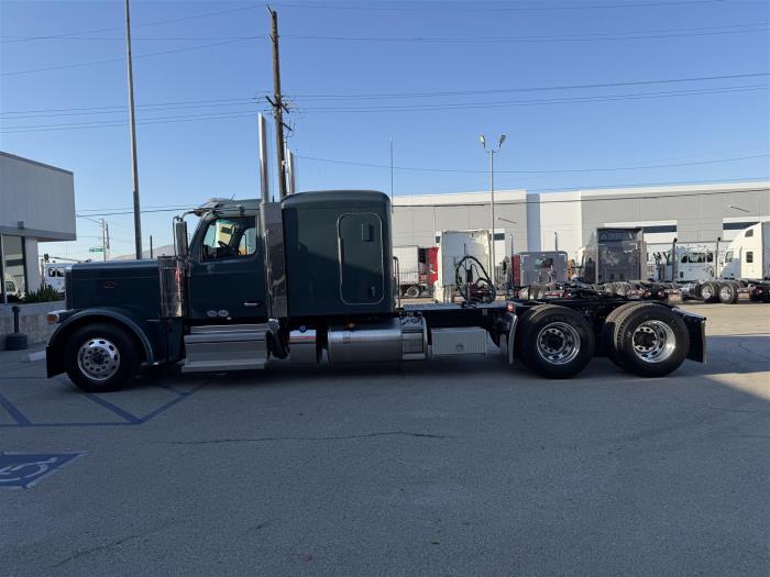 2027 Peterbilt 589-8